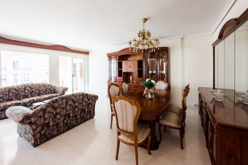 Calpe - Large apartment for sale in the heart of the town and close to the sea!